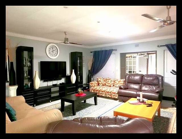 6 BEDROOM HOUSE FOR SALE IN MEER EN SEE